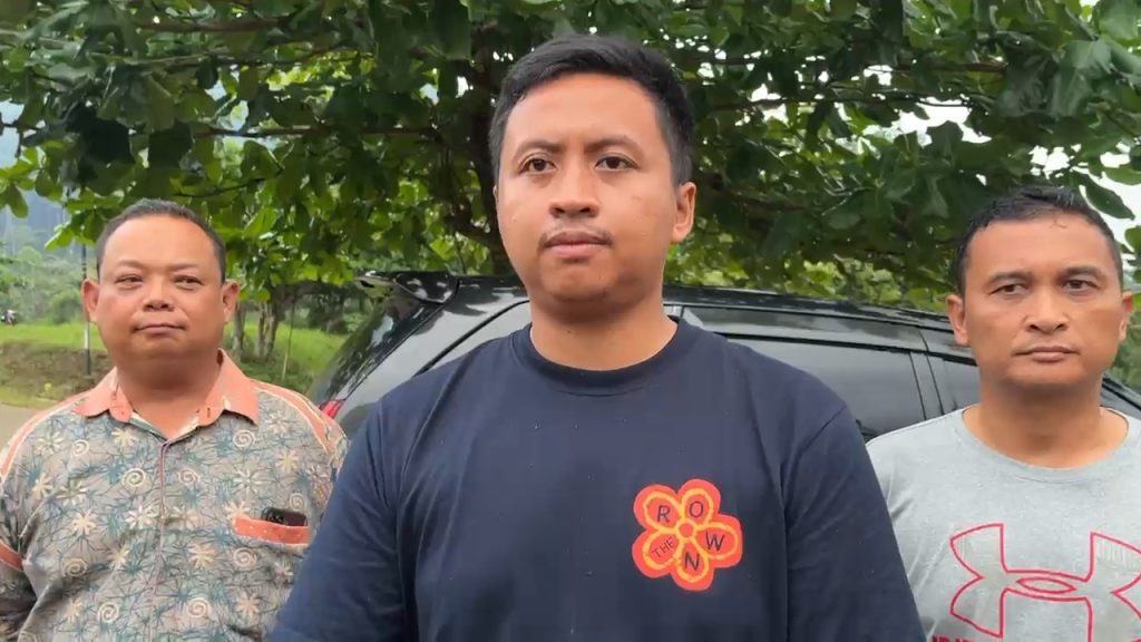 Kasat Reskrim didampingi dengan Kanit Pidum dan Kanit PPA Satreskrim Polres Kepahiang saat memberikan keterangan penemuan bayi